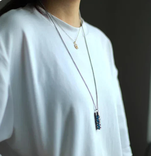 Illatosító nyaklánc cserélhető párnákkal 