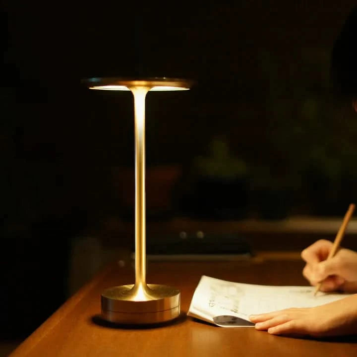 Trådløs LED-lampe med elegant og berøringsfølsom design 